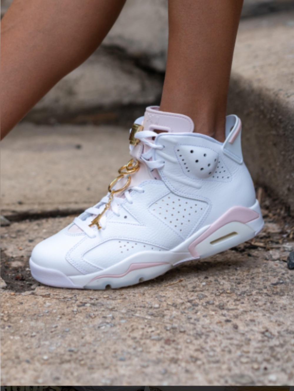 Nike Air Jordan 6 Retro Gold
Hoops Womens Sneakers
White/Pink Size 7